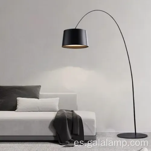 Elegante lámpara de piso de arco para espacios de vida contemporáneos